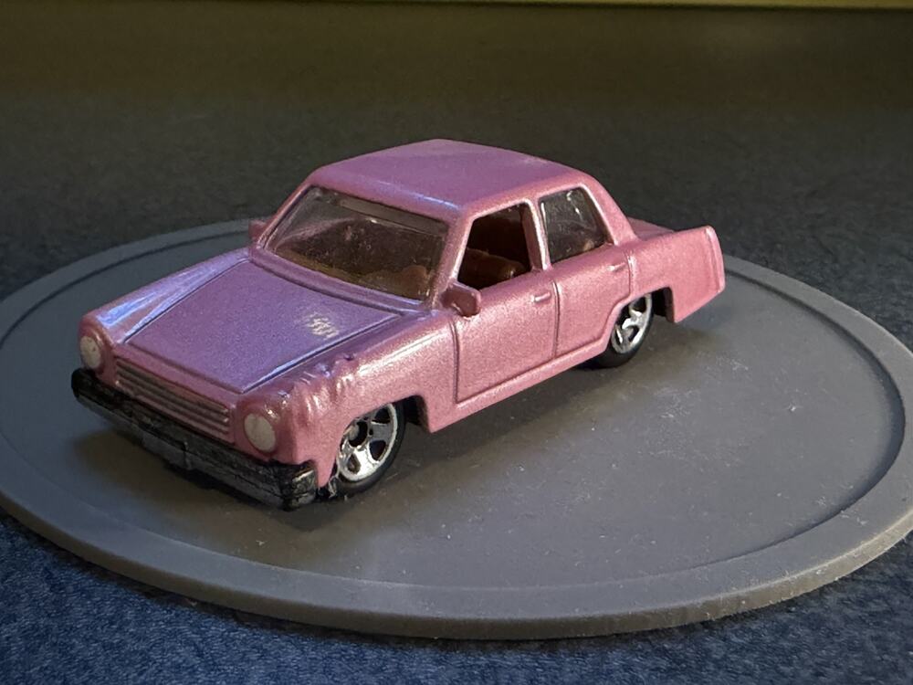 Hot Wheels The Simpsons Family Car Pink 2015 HW City Tooned 56/250 CFG80